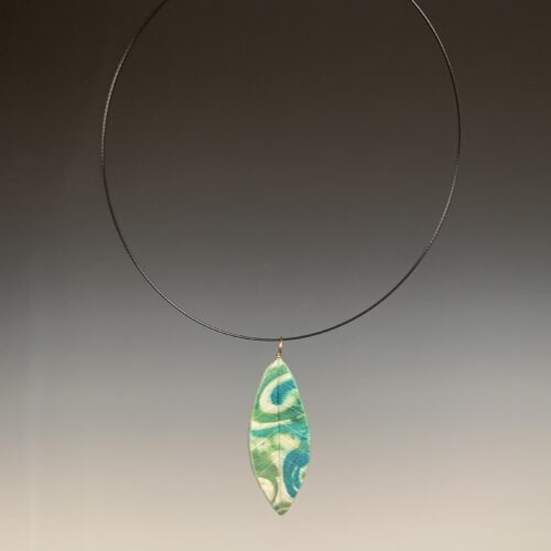 Green and White Swirl Leaf Pendant - Image 3