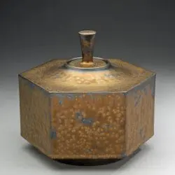 Miyamura-Hideaki-Hexagon jar with gold glaze A