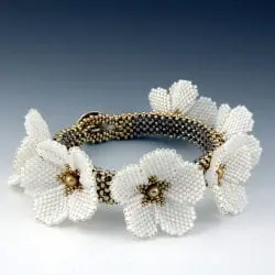 Ojanen-Ritvaliisa-RO-Flower-bracelet-2020