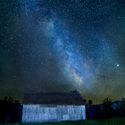 Clemons-Dana-190801.milky_.way_.barn_.fb